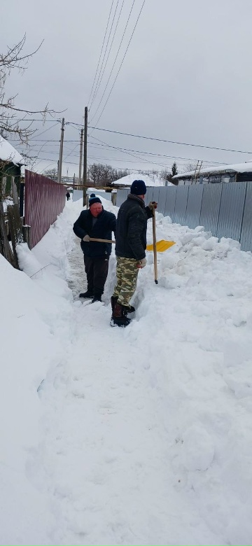 34Xu расчистка тротуара на 1 Колхозной.jpg