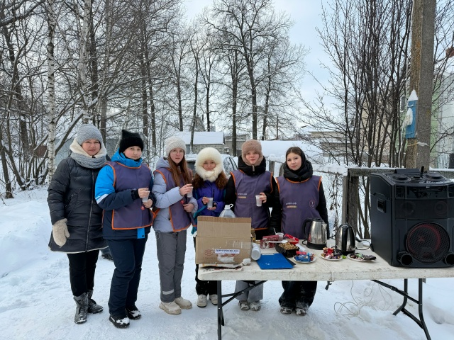 4hSkFh775Hs-O3X7 волонтеры лицея и дв.первых на Рожд.лыжне.jpg