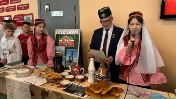 5L татары в лицее, фестиваль народов России.jpg
