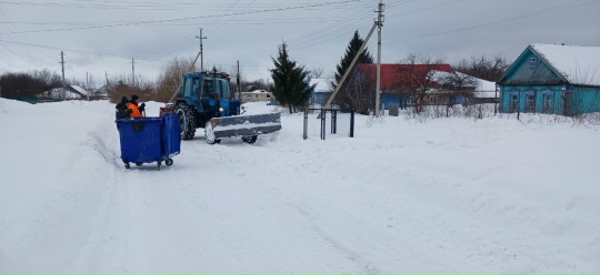 7utr очистка конт.пощадки между 1 и 2 Комсомольской.jpg