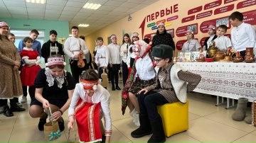 Ad-sm дети играют на фестивале народов.jpg