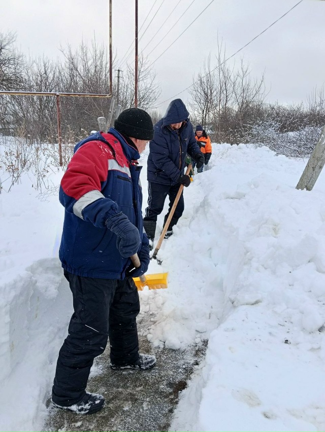 Tyldr расчистка снега и наледи в проулке на 1-й Комсомольской.jpg