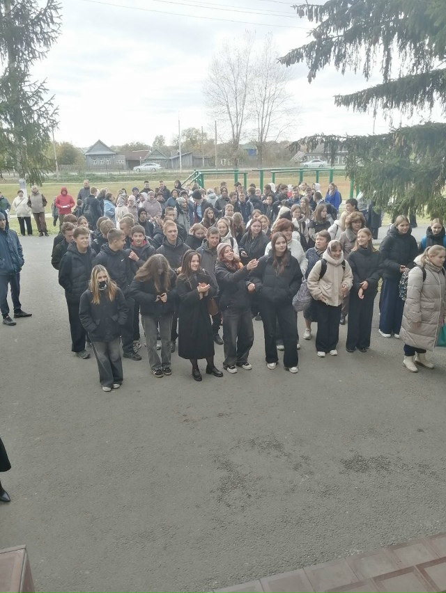 UCrI8HqDB3bt- в лицее начало акции Шаги к жизни.jpg