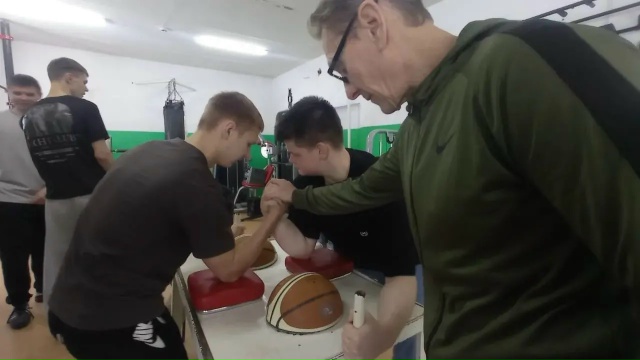 uvuqUf1krg-iAXrdjy борьба в турнире по армреслингу в дюсш 3.1.26.jpg
