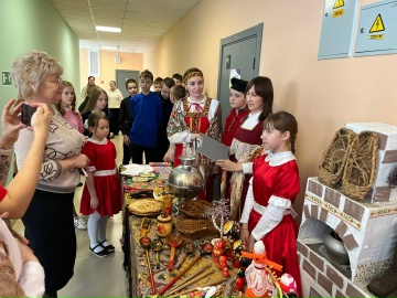 vJX4AEDDдети нв лицее на фестивале по народам.jpg